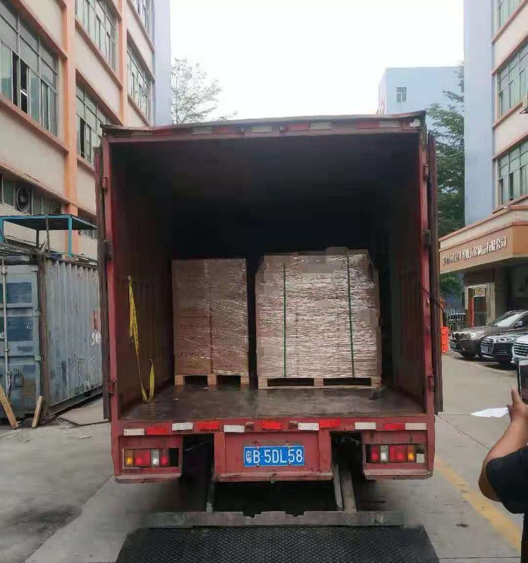 Hai lô hàng đã được gửi từ kho số 1 của OPTICO và sẽ được vận chuyển đến Châu...